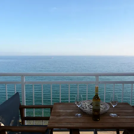 Iron Seaview Apartment *